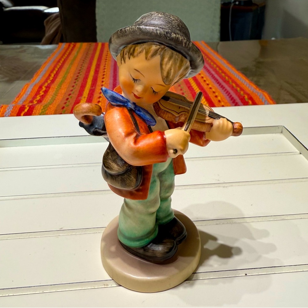 GOEBEL HUMMEL FIGURINE TMK 6 #4 “Little Fiddler”  signed in 1979. 5.5"